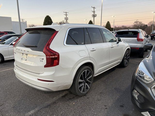 2022 Volvo XC90 Momentum