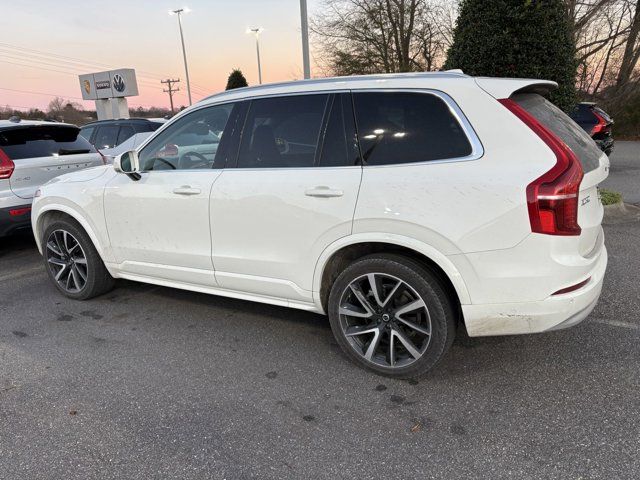 2022 Volvo XC90 Momentum