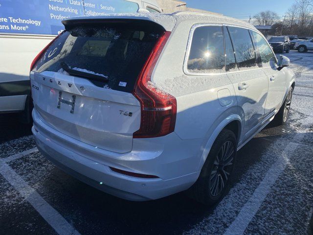 2022 Volvo XC90 Momentum