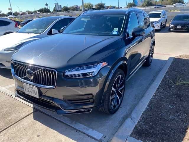 2022 Volvo XC90 Momentum