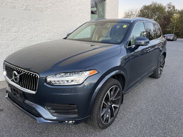 2022 Volvo XC90 Momentum