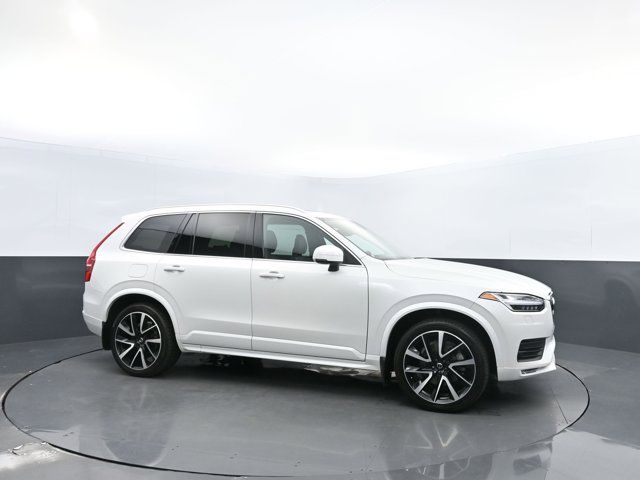 2022 Volvo XC90 Momentum