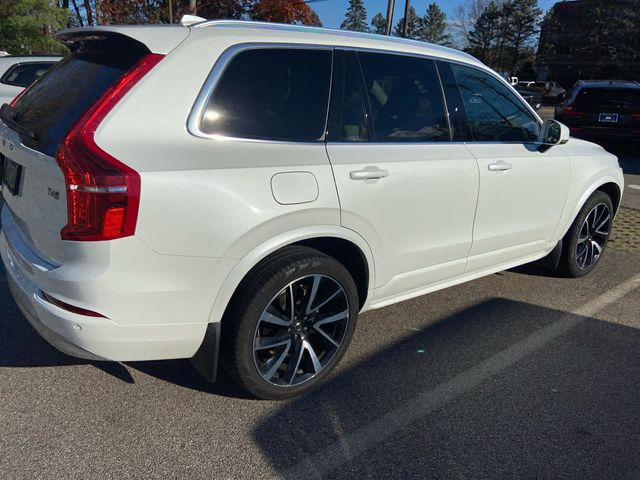 2022 Volvo XC90 Momentum