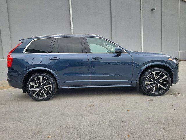 2022 Volvo XC90 Momentum