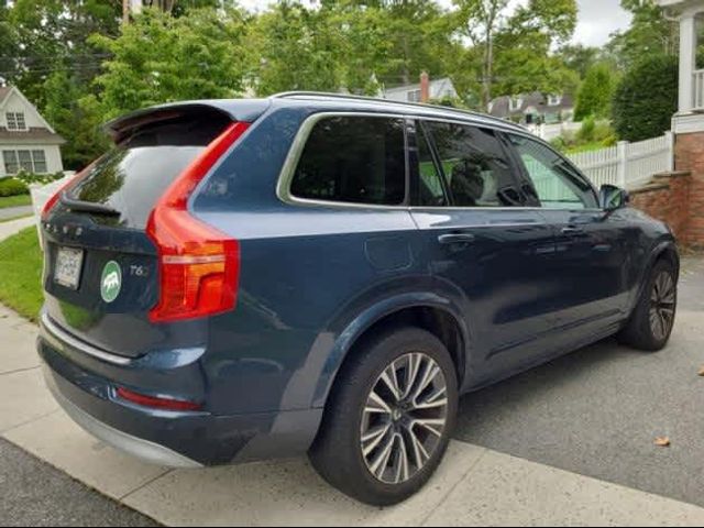 2022 Volvo XC90 Momentum