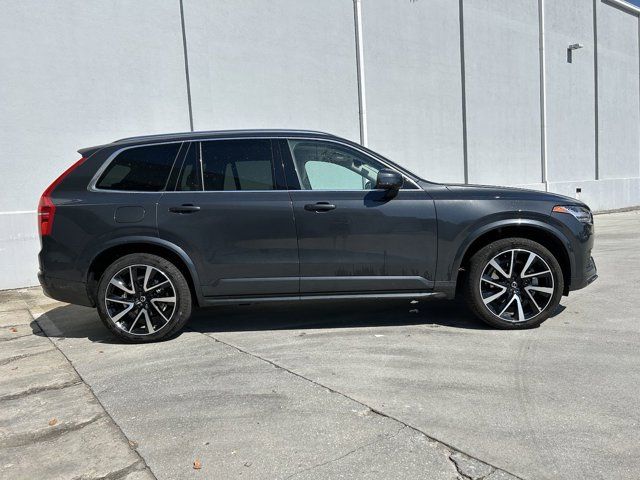 2022 Volvo XC90 Momentum