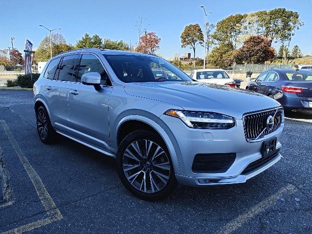 2022 Volvo XC90 Momentum