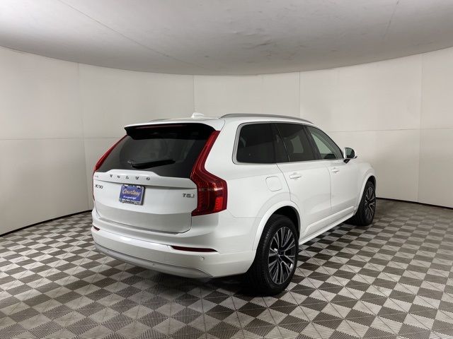 2022 Volvo XC90 Momentum