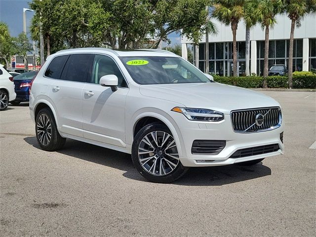 2022 Volvo XC90 Momentum