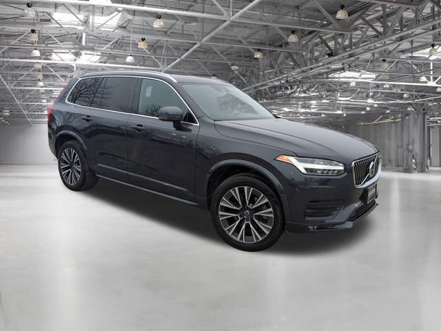 2022 Volvo XC90 Momentum