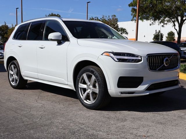 2022 Volvo XC90 Momentum