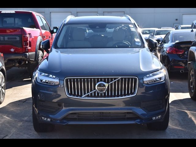 2022 Volvo XC90 Momentum