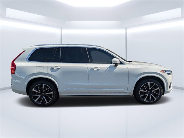 2022 Volvo XC90 Momentum