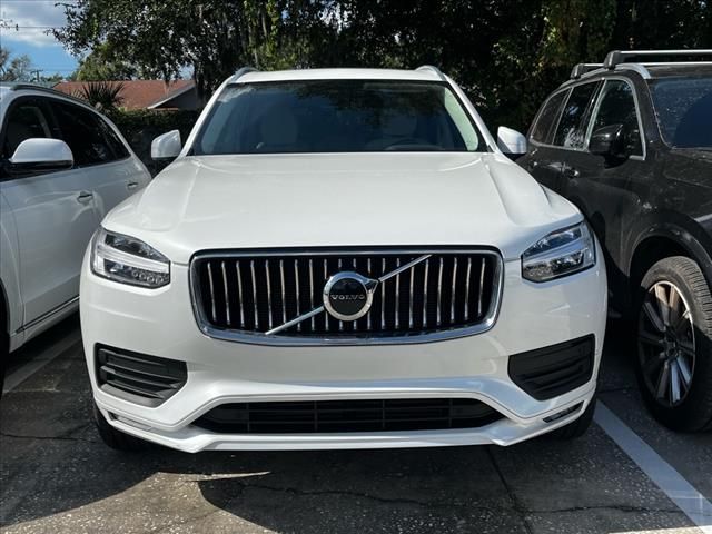 2022 Volvo XC90 Momentum