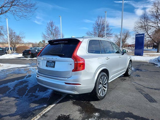 2022 Volvo XC90 Momentum