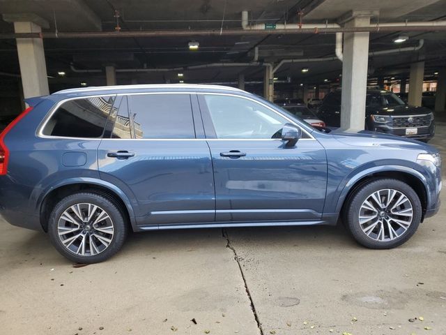 2022 Volvo XC90 Momentum