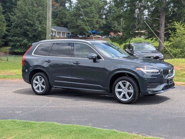 2022 Volvo XC90 Momentum