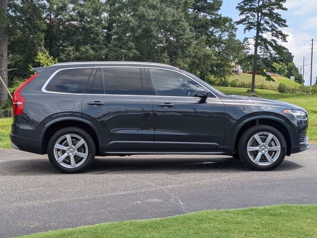 2022 Volvo XC90 Momentum