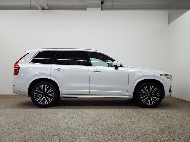 2022 Volvo XC90 Momentum