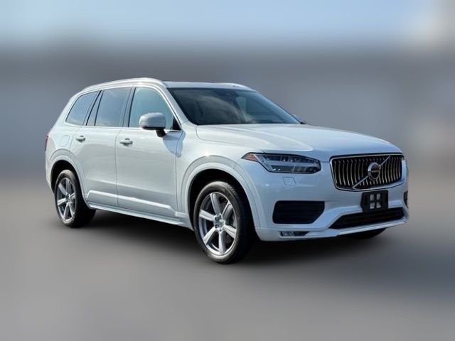 2022 Volvo XC90 Momentum