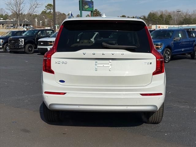 2022 Volvo XC90 Momentum
