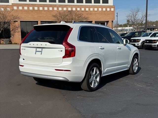 2022 Volvo XC90 Momentum