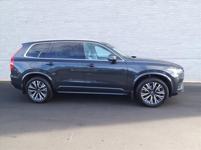 2022 Volvo XC90 Momentum