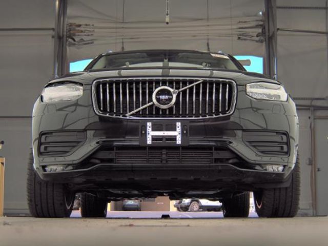 2022 Volvo XC90 Momentum