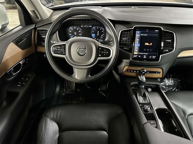 2022 Volvo XC90 Momentum