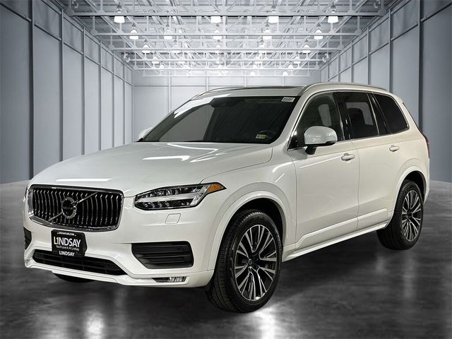 2022 Volvo XC90 Momentum