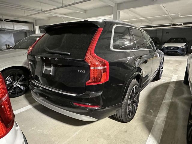 2022 Volvo XC90 Momentum