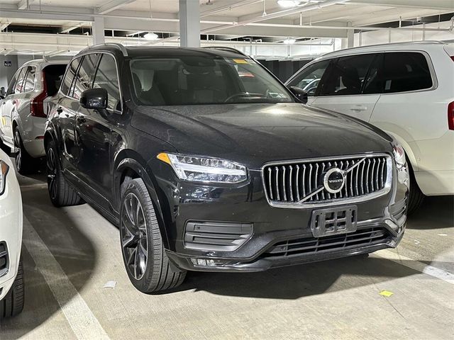 2022 Volvo XC90 Momentum