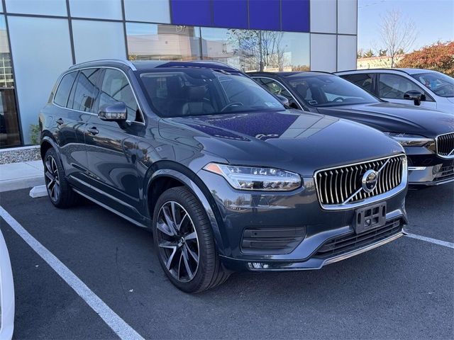 2022 Volvo XC90 Momentum