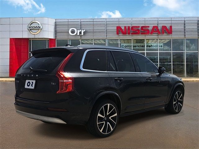 2022 Volvo XC90 Momentum
