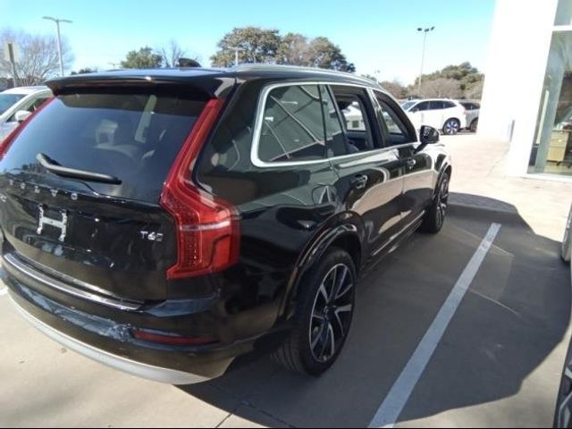 2022 Volvo XC90 Momentum