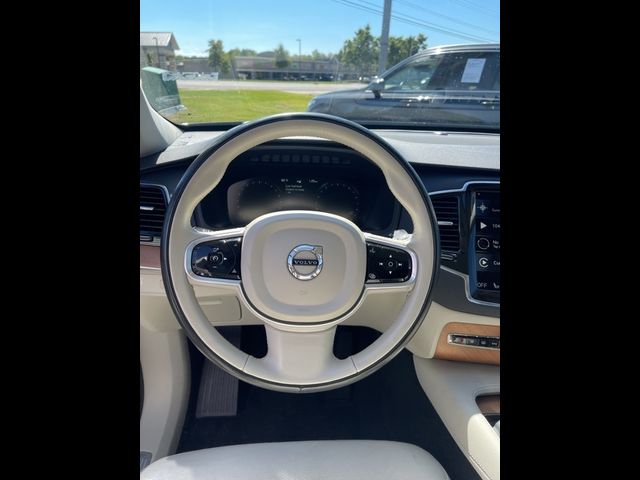 2022 Volvo XC90 Momentum