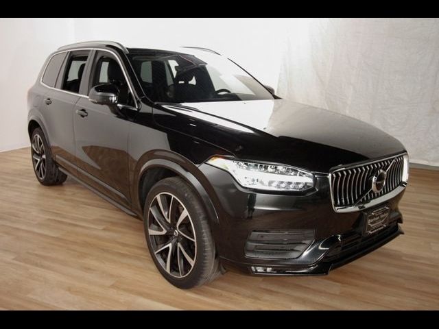 2022 Volvo XC90 Momentum