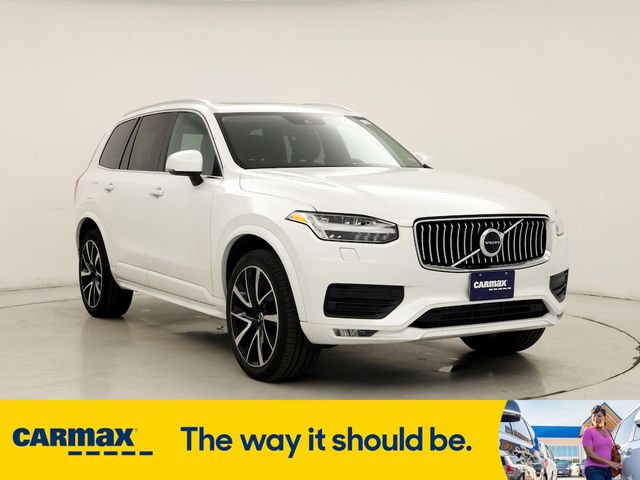 2022 Volvo XC90 Momentum