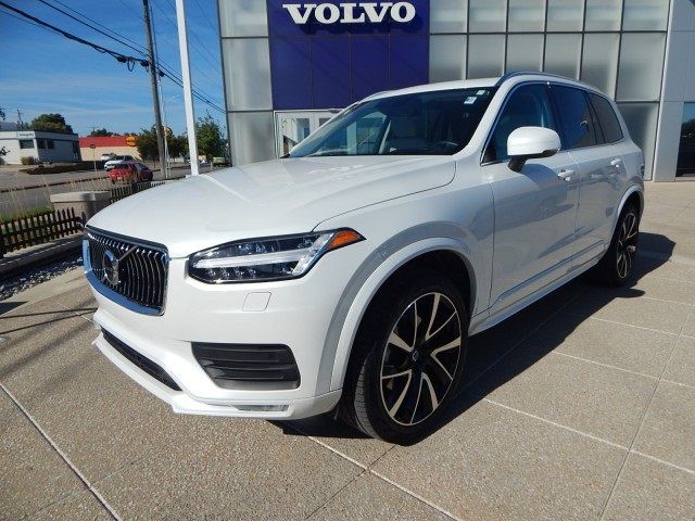 2022 Volvo XC90 Momentum