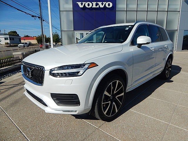 2022 Volvo XC90 Momentum