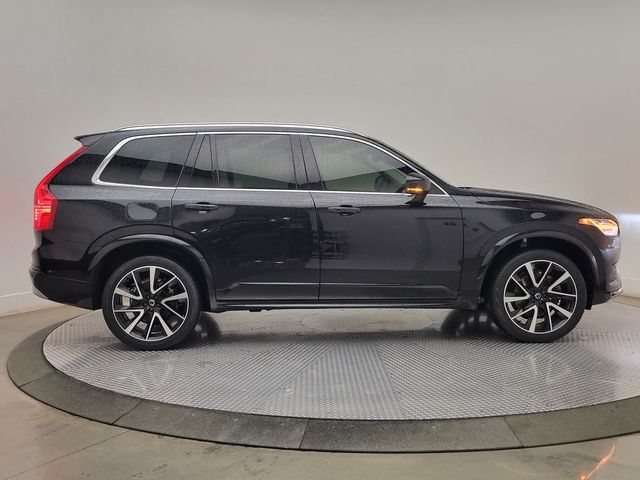 2022 Volvo XC90 Momentum