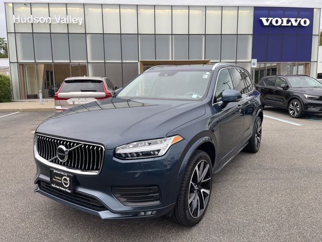 2022 Volvo XC90 Momentum