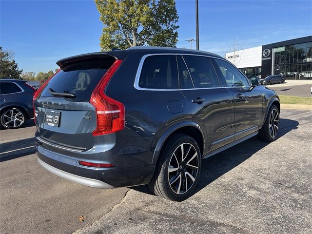 2022 Volvo XC90 Momentum