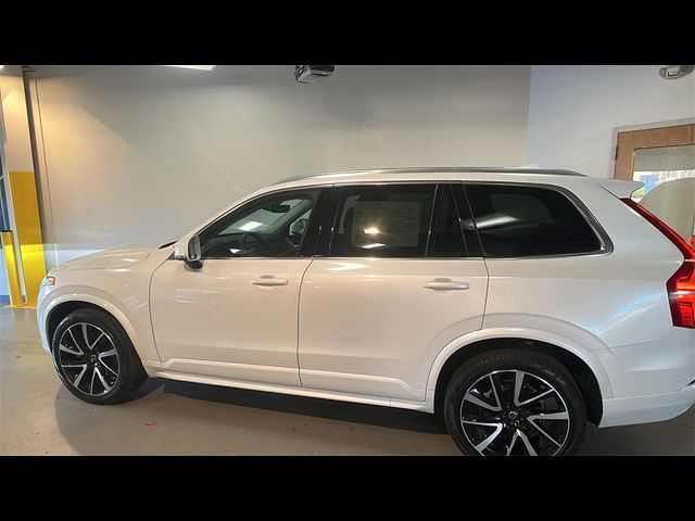 2022 Volvo XC90 Momentum