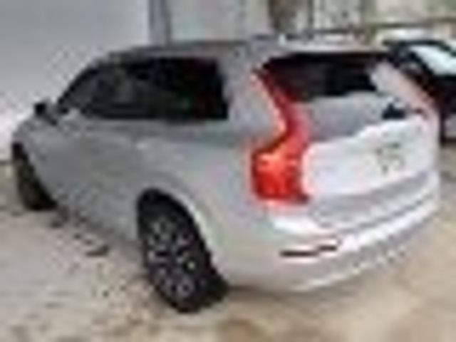 2022 Volvo XC90 Momentum