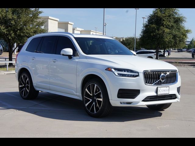 2022 Volvo XC90 Momentum