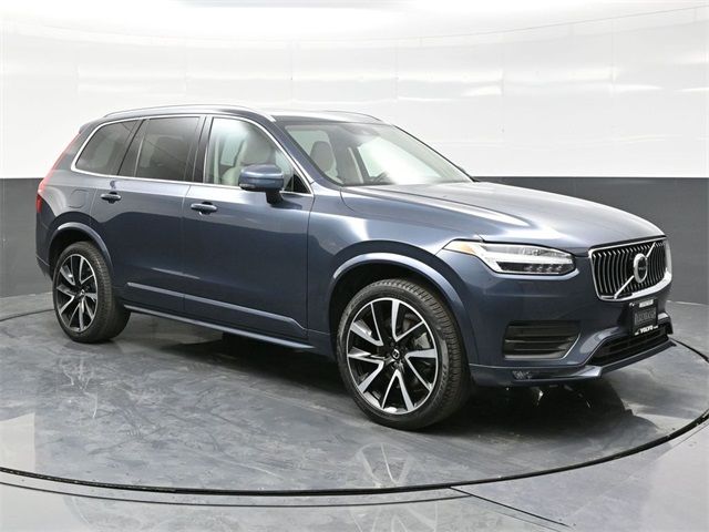 2022 Volvo XC90 Momentum