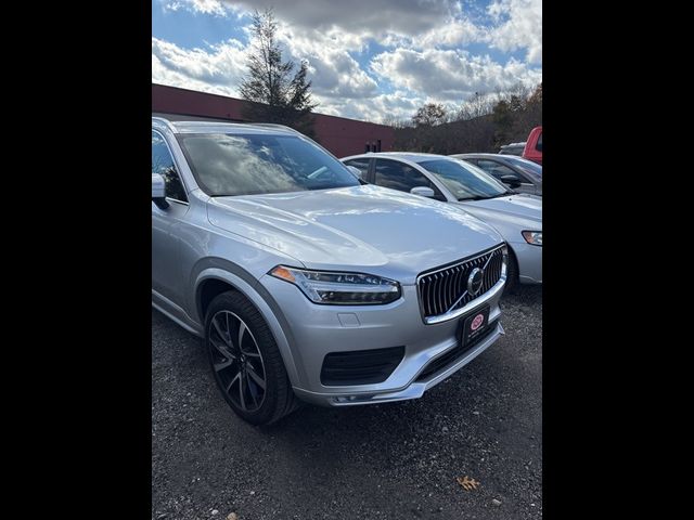 2022 Volvo XC90 Momentum