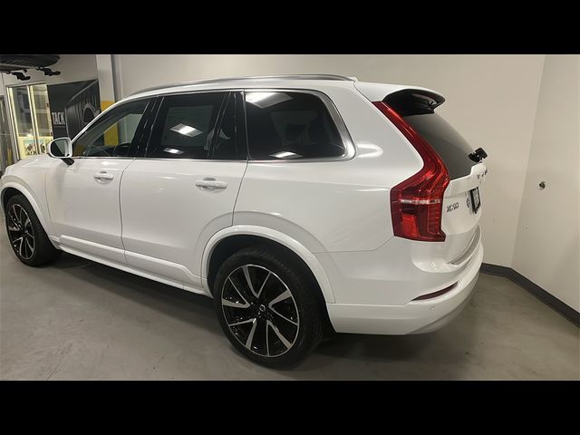 2022 Volvo XC90 Momentum