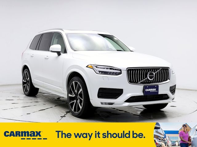 2022 Volvo XC90 Momentum